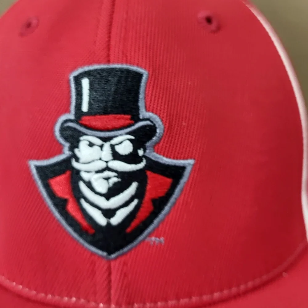 Red Austin Peay State Govs Governors NCAA Flat Bill Small-Medium Cap Hat Russell